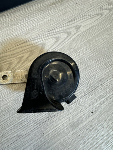 11-13 BMW E70 X5M FRONT LEFT DRIVER SIDE HIGH NOTE TONE HORN SIGNAL OEM