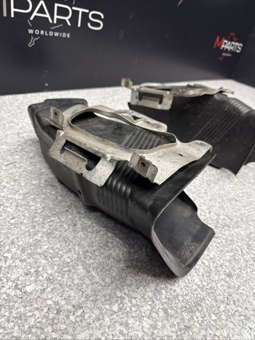 BMW E46 M3 OEM (2001-2006) BRAKE AIR INLET DUCTS + BRACKETS PAIR *1 BROKEN TAB