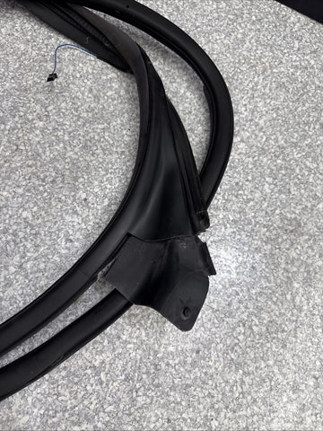 BMW E46 M3 01-06 Passenger Right Door Weather Strip Seal Black OEM *Small Rip