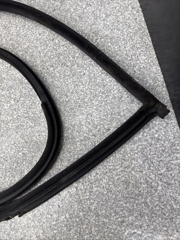 BMW E46 M3 01-06 Passenger Right Door Weather Strip Seal Black OEM *Small Rip