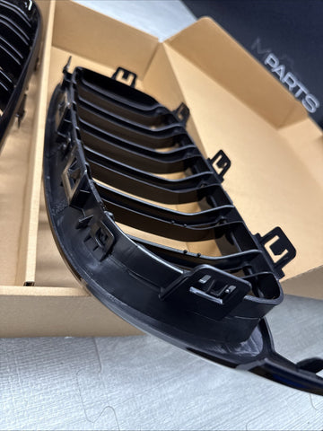 NEW BMW 15-20 F80 F82 F83 M3 M4 Front Kidney Grilles Gloss Black Set