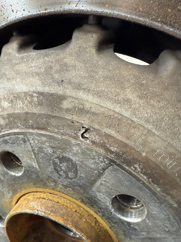 BMW 13-16 F10 M5 REAR LEFT KNUCKLE HUB SPINDLE + ROTOR + CALIPER 34212284433