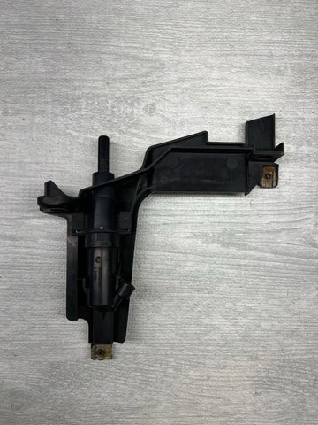 01-06 BMW E46 3-Series M3 Headlight Bracket Washer Nozzle Jet Right 1301073018