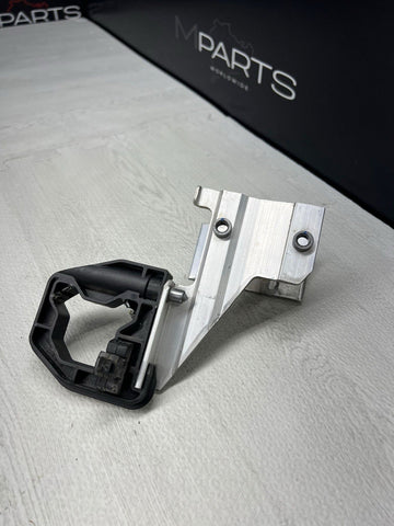 12-16 BMW F30 F80 F82 F83 M3 M4 RIGHT SIDE RADIATOR CARRIER HOLDER MOUNT BRACKET