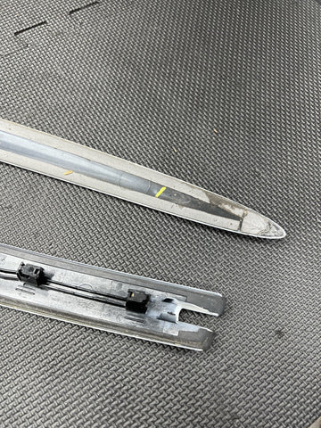 07-13 BMW E93 328 335 M3 Front Left Convertible Roof Mouldings Trims 7128743