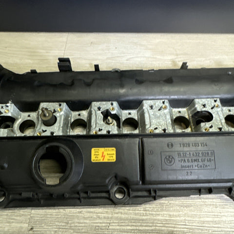 00-05 BMW E46 325 M54 ENGINE VALVE COVER 1432928