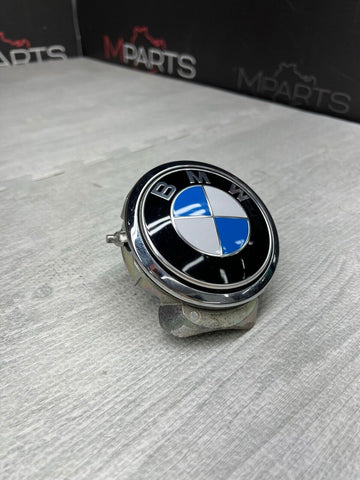 REAR TRUNK HANDLE RELEASE EMBLEM 7273659 LOGO BMW M6 650I B6 F06 (2013-2019) OEM