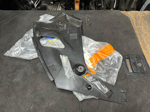 NEW 18-23 BMW F90 M5 Upper Right Engine Compartment Cover 51767349604 *Cracked