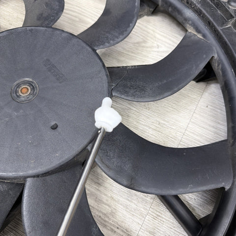 15-20 OEM BMW F80 F82 F83 M3 M4 Electric Radiator Cooling Fan w/Shroud *Notes*