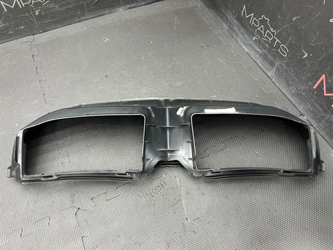 BMW E90 E92 E93 M3 PANEL AIR DUCT GUIDE 8040935 Air Guidance Top Front OEM