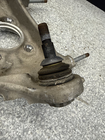 18-23 BMW F90 M5 FRONT RIGHT PASSENGER SIDE SPINDLE KNUCKLE OEM