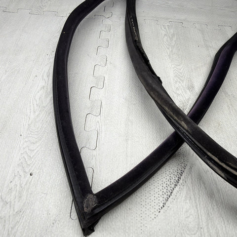 92-99 BMW E36 M3 323 325 328 Front Driver Door Weather Strip Seal Coupe Black *