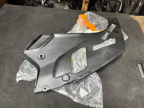 NEW 18-23 BMW F90 M5 Upper Right Engine Compartment Cover 51767349604 *Cracked