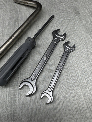 01-06 BMW E46 325 330 M3 Emergency Trunk Tool Tools Kit Set OEM HEYCO