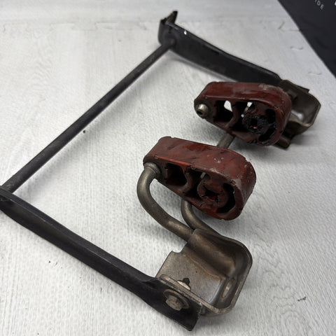 BMW E90 E92 E93 M3 08-13 Muffler Bracket Hanger 8041984