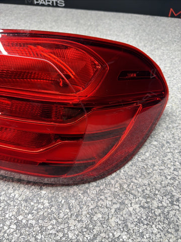 2015 - 2017 BMW F82 F83 M4 REAR RIGHT PASSENGER OUTER TAIL LIGHT OEM 7296100
