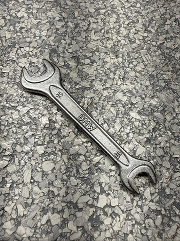 07-13 BMW E90 E92 E93 328 335 M3 Emergency Trunk Tool 10 13 Wrench OEM