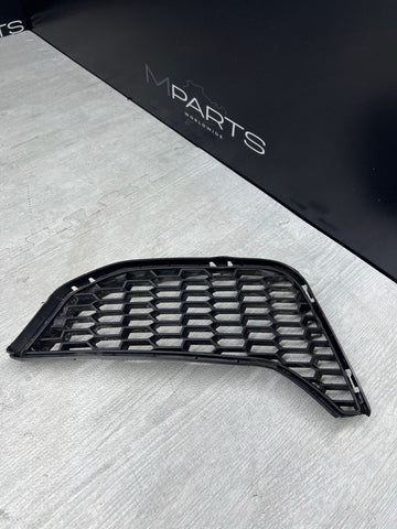 15-20 BMW F80 F82 F83 M3 M4 Front Bumper Right Passenger Grille Insert Trim OEM