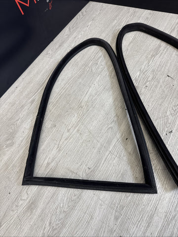 BMW 94-99 E36 325 328 M3 Coupe Panel Window Seals Black Quarter Rear