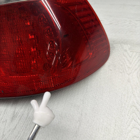 01-06 E46 BMW 330 M3 CONVERTIBLE REAR LED TAIL LIGHT RIGHT 6937454 *BAD LEDS*