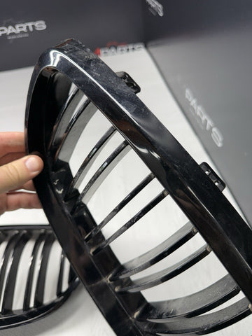 08-13 BMW E90 E92 E93 M3 Front Kidney Grilles Gloss Black Double Slotted