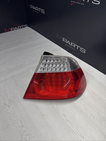 01-06 E46 BMW 330 M3 CONVERTIBLE REAR LED TAIL LIGHT RIGHT 6937454
