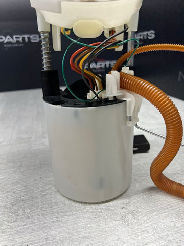 08-13 BMW E90 E92 E93 M3 Gas Fuel Pump Unit Assembly 2283477 OEM