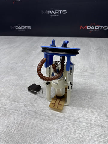 01-06 BMW E46 M3 S54 Engine Main Right Fuel Pump *Broken Hose*