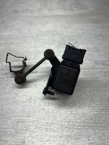 01-06 BMW E46 M3 Front Right Suspension Height Level Leveling Sensor 1093697