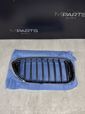 BMW 5 G30 Bumper Kidney Grill Grille Right Passenger 7390864 51137390864 NEW