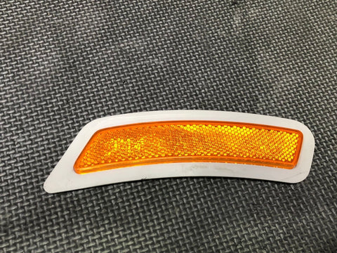 15-20 BMW F80 F82 F83 M3 M4 Front Side Marker Light Reflector Passenger 7848582