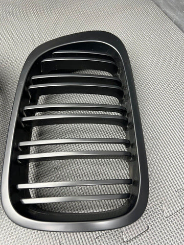 01-06 BMW E46 M3 Front Kidney Grilles Matte Black Double Slotted