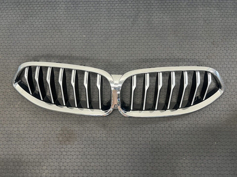 aa205340 BMW G16 840i 8 Series 2020 2021 2022 Front Bumper Chrome Grille OEM